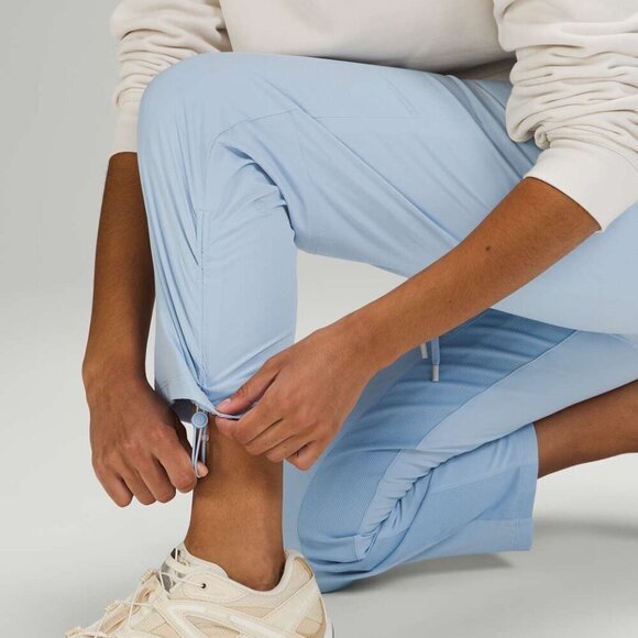 Lululemon | Beyond the Studio Lined Crop Size 4 - Picture 4 of 8